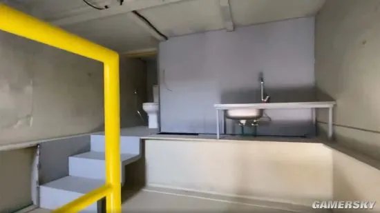 世界最大悍马亮相 车长14米高6.6米