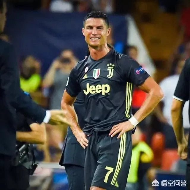 尤文对瓦伦西亚，C罗开场30分钟被罚下，你怎么看？