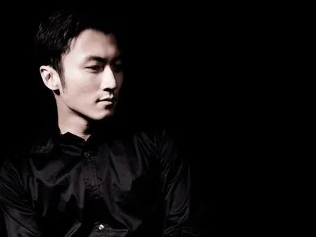 王菲比谢霆锋大几岁呀