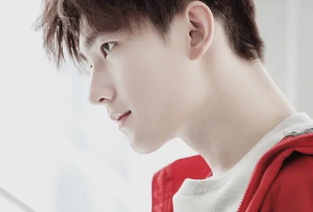 《全职高手》被质疑抄袭英雄联盟S7总决赛开幕式，是致敬还是抄袭？