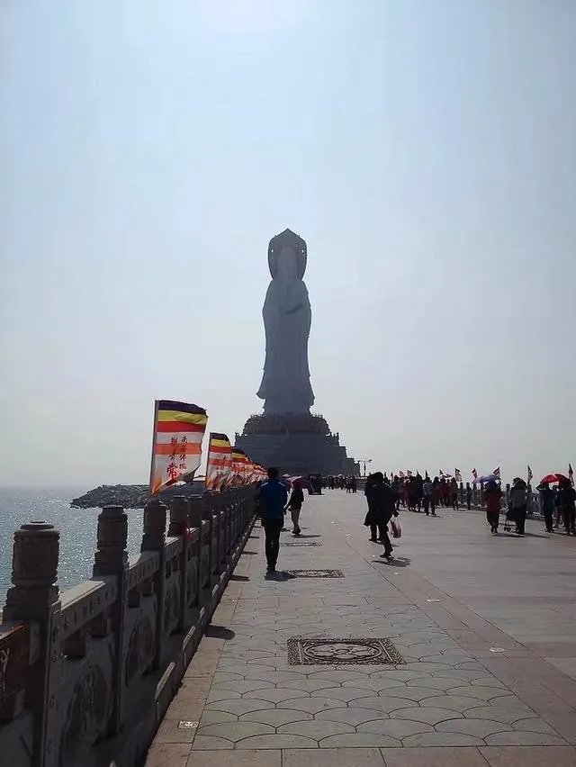 三亚湾和亚龙湾，哪个更好一些？