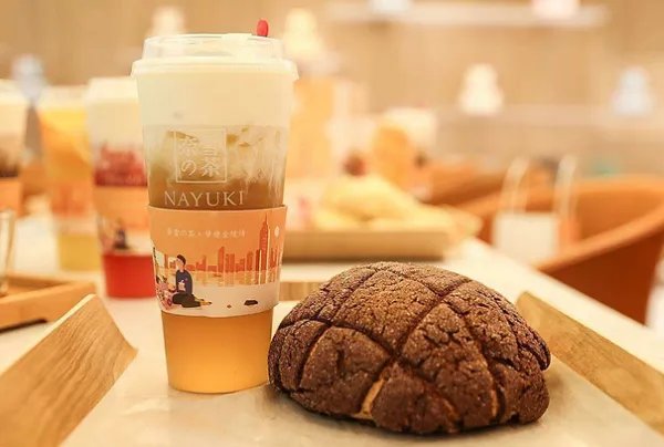 奈雪的茶分店销售过期蛋糕被罚5万，公司对此有何回应？