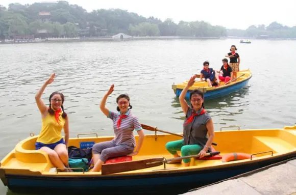 让我们荡起双桨歌曲原唱