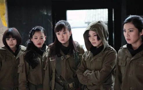 铁血使命是第二部吗？第三部是英雄使命？那第一部是什么？