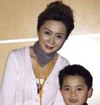 蔡明老公的简历揭秘 回忆甜蜜往事