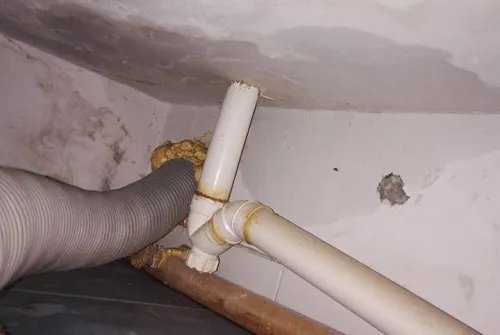 卫生间楼上漏水怎么办