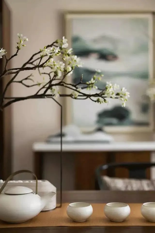 日落香残，免去凡心一点。求下联？