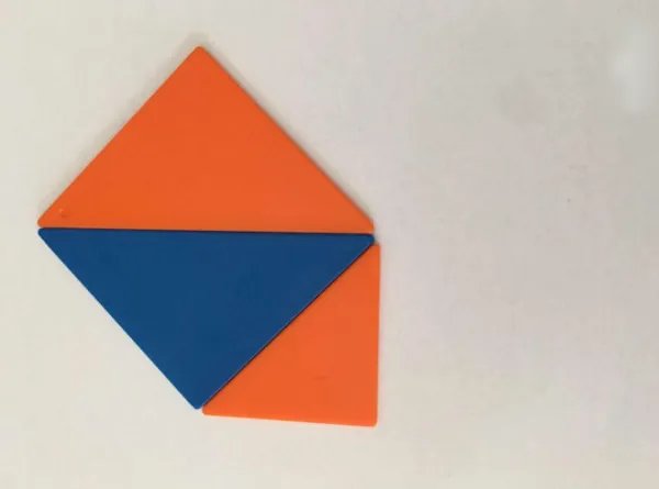 七巧板拼成一个六边形。