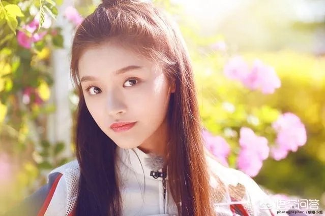 两代星女郎张柏芝林允合影,你更看好谁?