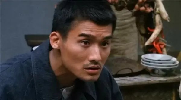 梁家辉徐锦江拥抱是怎么回事?梁家辉徐锦江是什么关系为何拥抱?