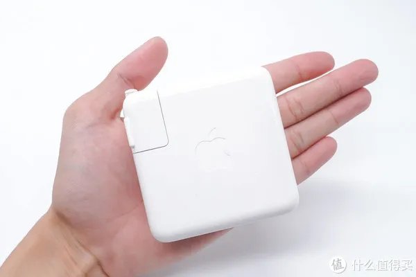 支持67W大功率快充，苹果新款MacBook Pro 14标配充电器测评