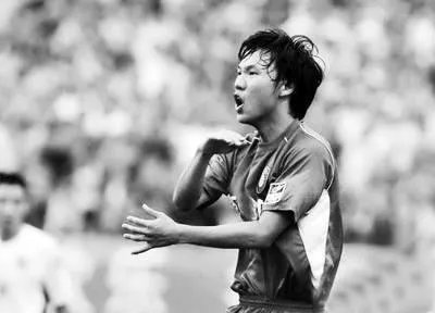 现在邓卓翔在哪踢球啊，怎么这几年没他的