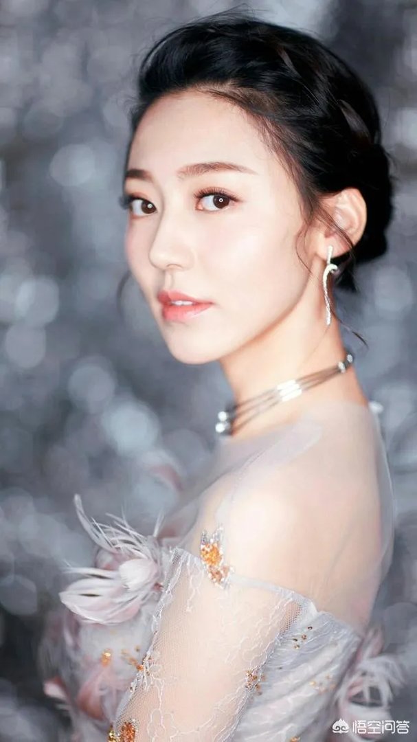 因角色被热搜宠爱,黄梦莹究竟是个怎样的演员?