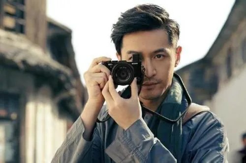 胡歌人气一直好，他身上哪些特质是让人喜欢的？