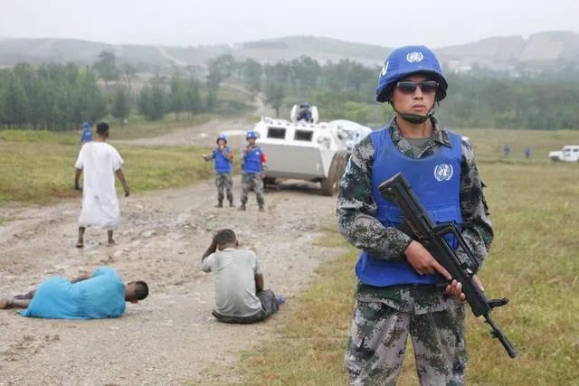 中国维和部队被誉为什么?