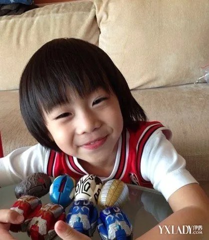 林志颖的儿子长高kimi短发与爸爸抢风头