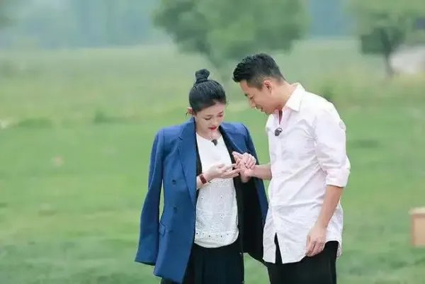 网友曝汪小菲与张颖颖亲密照，张兰母子现分歧，“婚内情”的事情实锤了吗？