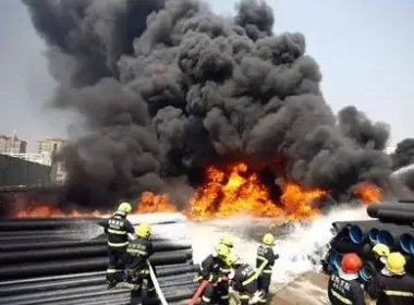 安阳火灾事故系企业人员违规操作电焊引发,事故的责任该如何划分?