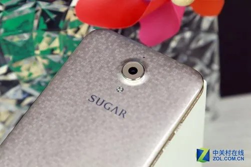 SUGAR2手机评测：136颗宝石镶嵌 美极了