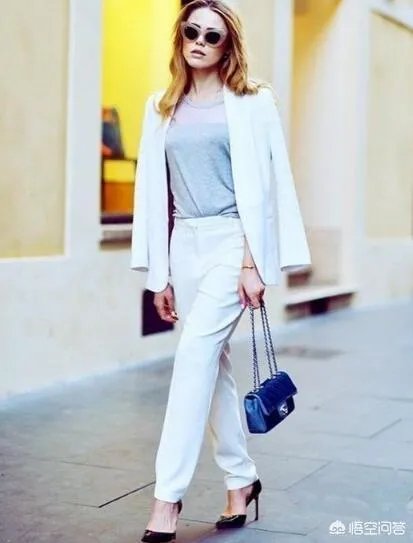 白色裤子怎么搭配？