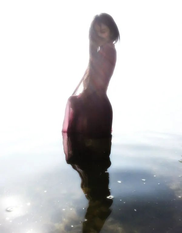 南笙姑娘《男人装》大尺度写真 性感唯美露酥胸