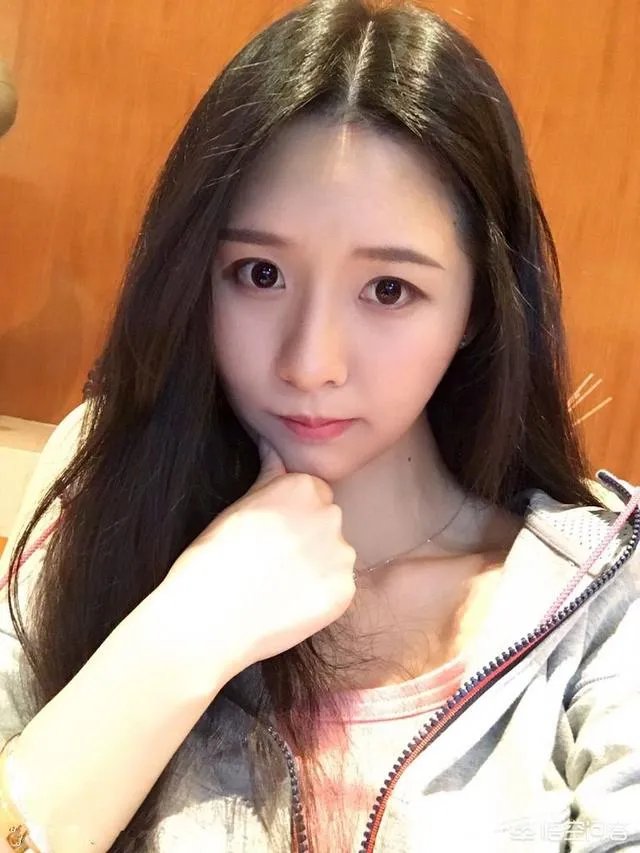 你觉得冯提莫是目前最火的主播吗？