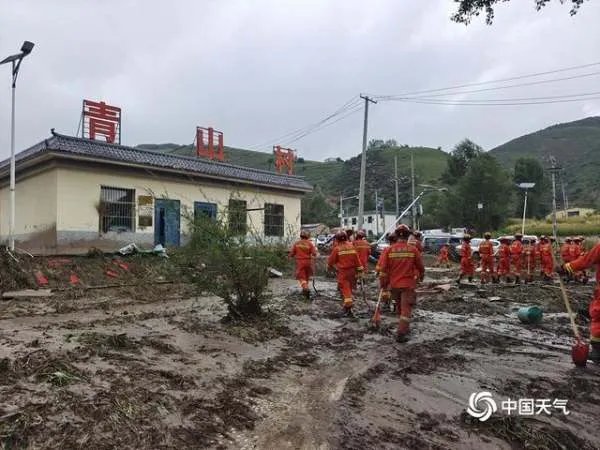 青海山洪村民称家离岸边20米也被淹了，抢险救灾工作进行的如何？