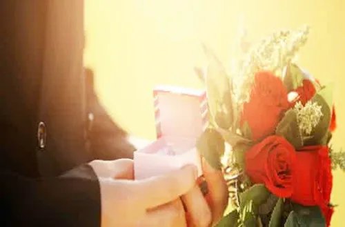 怎样求婚更容易成功 教你浪漫求婚的方法