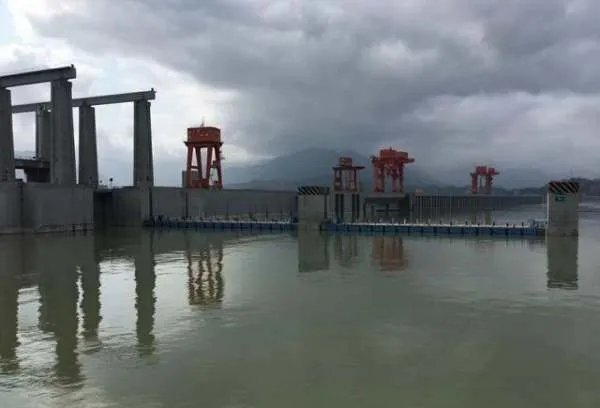 全球最大的水利工程三峡大坝,会被超历史大洪水冲垮吗?