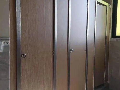 公共卫生间隔断材料有哪些