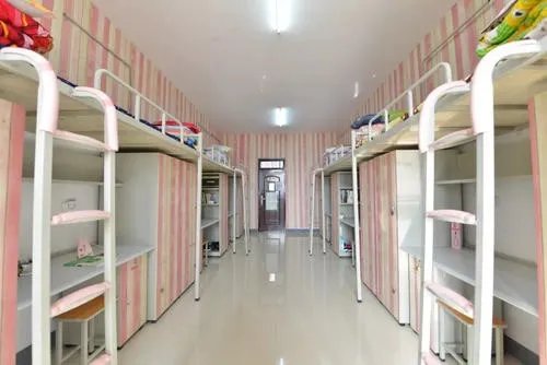 河北高校天价宿舍高校住宿收费一学期1万6，这样的宿舍究竟有多好？
