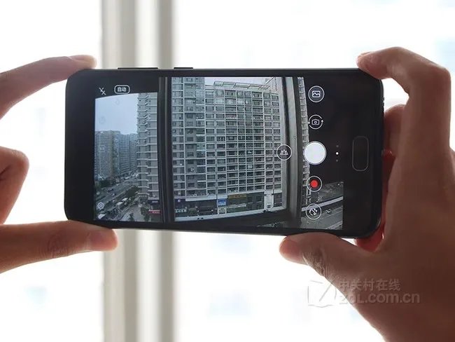 华硕 手机 电神4 黑色 标配续航出色 京东1249元火热销售中