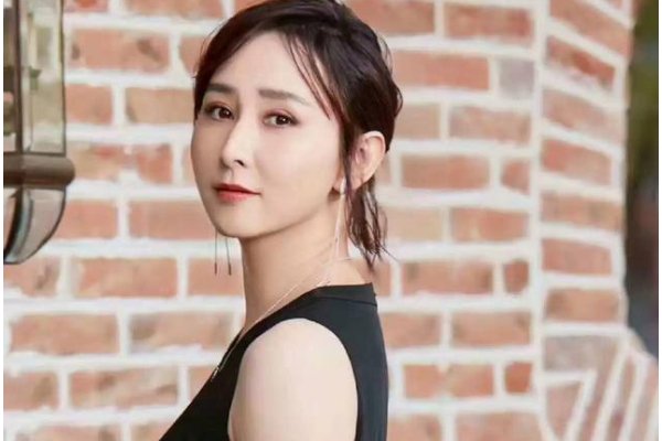 胡静风光大嫁进豪门，现在怎么样了？