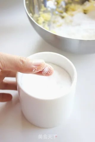 【红茶白巧克力慕斯派】