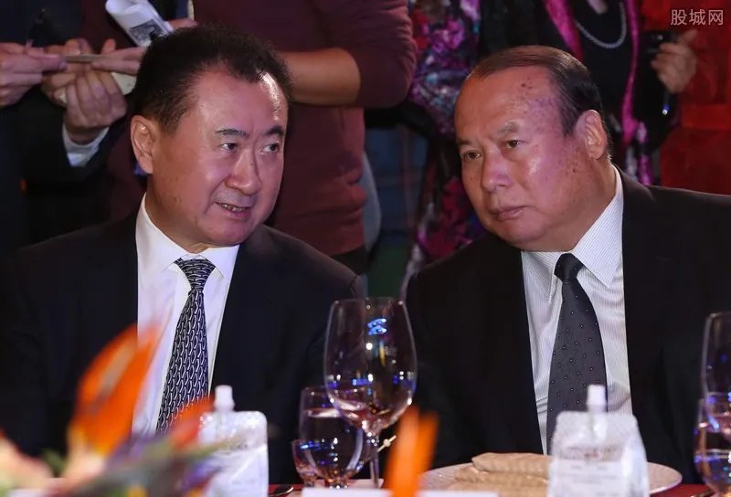 卢志强和王健林的关系 泛海卢志强怎么起家的