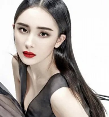 杨幂被挠脚心图被扒 《给力星期天》为你揭秘