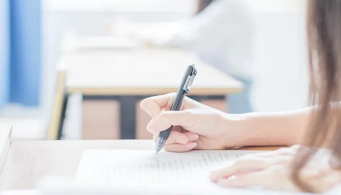 描写人物外貌的句子 人物外貌描写优美句段