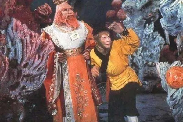 东海龙王和阎王初见悟空,都那么毕恭毕敬,为何都叫他上仙?