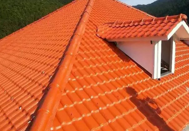 别墅房顶瓦是怎么盖的