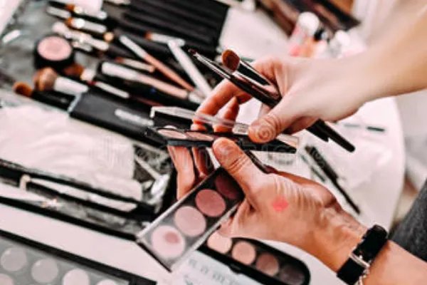 在公共场合化妆是一件很耻辱的事情吗？