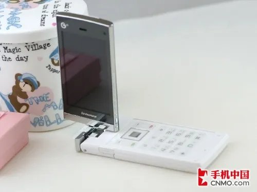 时尚旋盖CMMB电视手机 联想TD60t评测