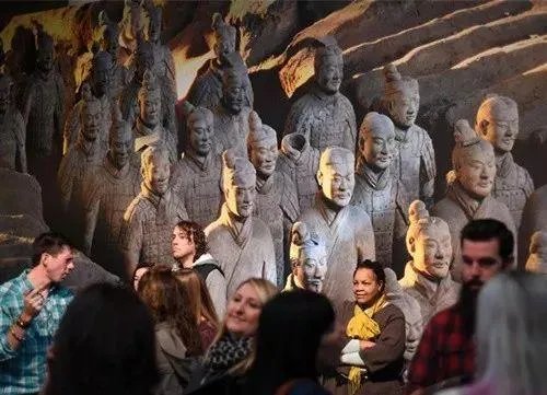 兵马俑手指在美国被偷，为什么要裸展？