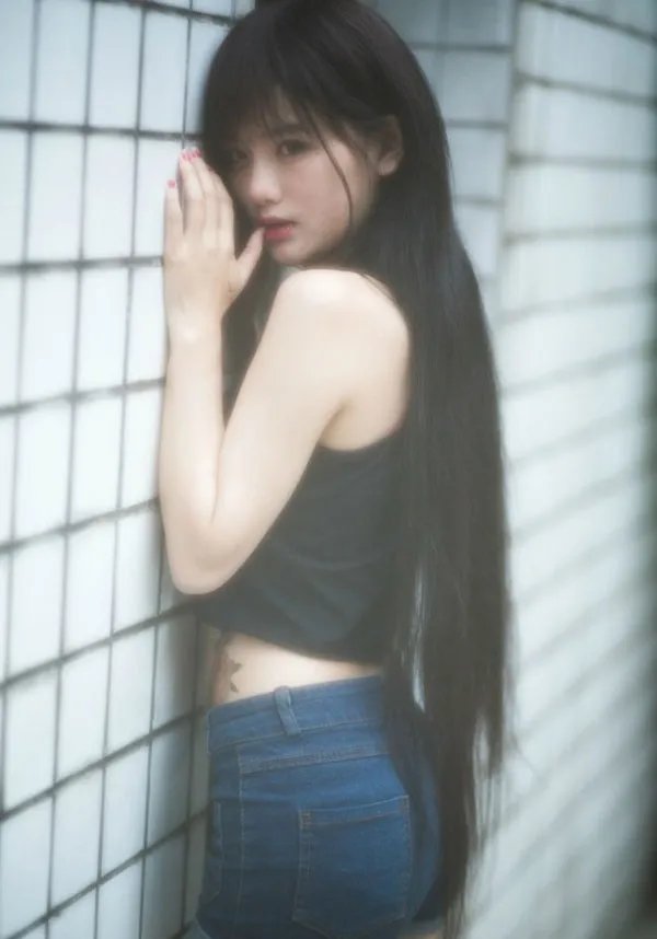 南笙姑娘《男人装》大尺度写真 性感唯美露酥胸