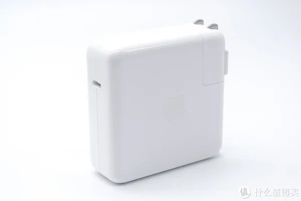 支持67W大功率快充，苹果新款MacBook Pro 14标配充电器测评