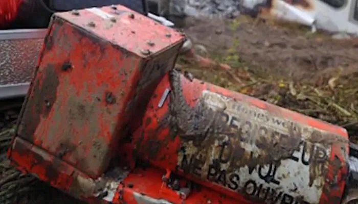 飞机黑匣子在飞机哪个部位 黑匣子通常装在飞机的哪个位置