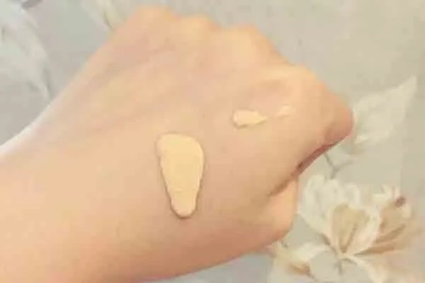 粉底液哪个牌子好？求推荐