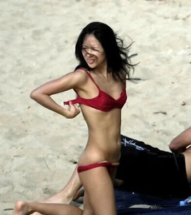 章子怡沙滩门照片曝光 和前男友大尺度秀恩爱震惊众人