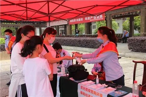 上海分阶段推进复商复市首日，烟火气正在回来，当地的情况如何？