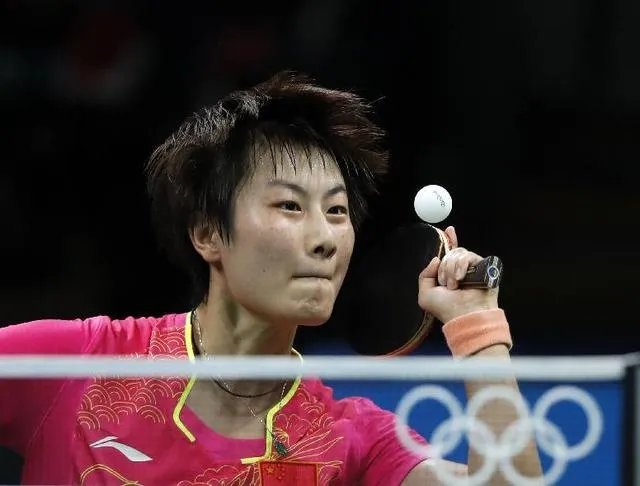 为什么丁宁的下蹲式发球这么厉害?