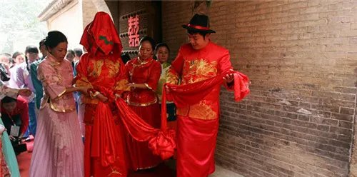 南京婚礼习俗有哪些 新人在婚礼上都有哪些礼仪